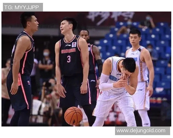 重庆篮球队以59分领跑冠军赛积分榜展现强劲实力与团队合作精神